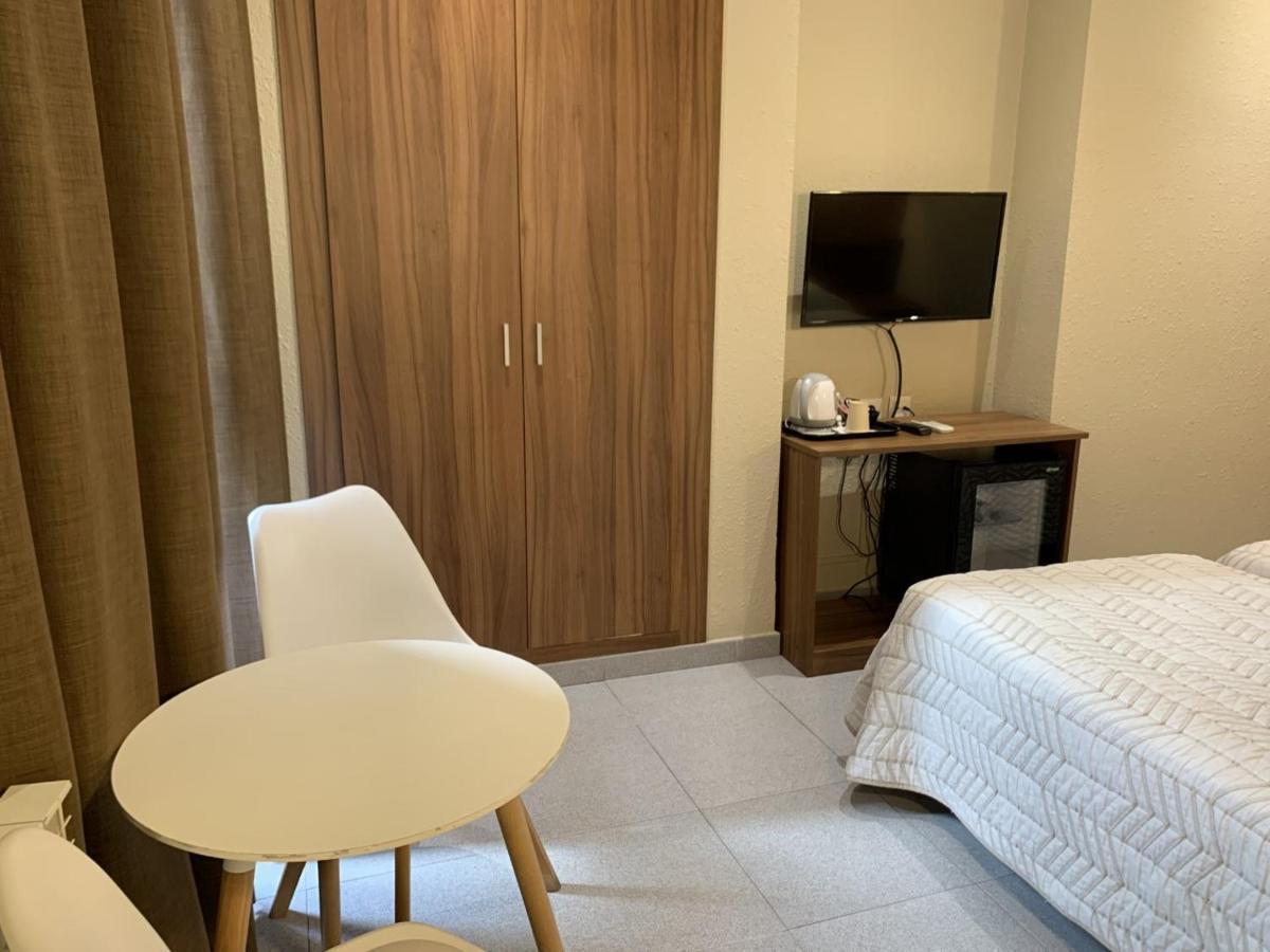 Pension Iznajar Barcelona Exterior photo